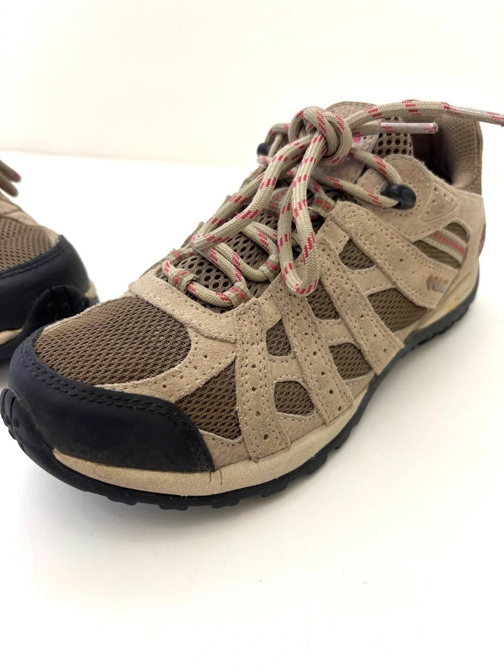 Columbia  Women's Beige/Pebble Tan Redmond Low Hiking/Trail Sneaker Sz 6